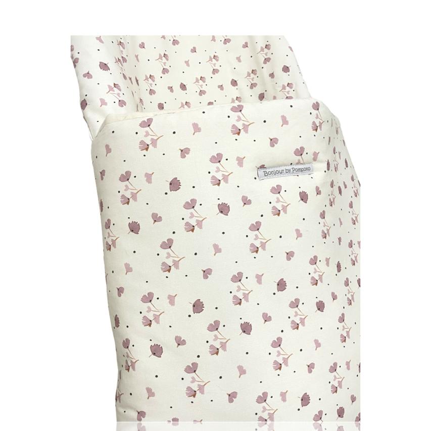 Beecozie - Funda Babybjorn de flores rosa con la bebe mas ideal 💖.Se usa  encima de la hamaca babybjorn, es de algodón suave perfecta para el calor.  . . . Babybjorn cover